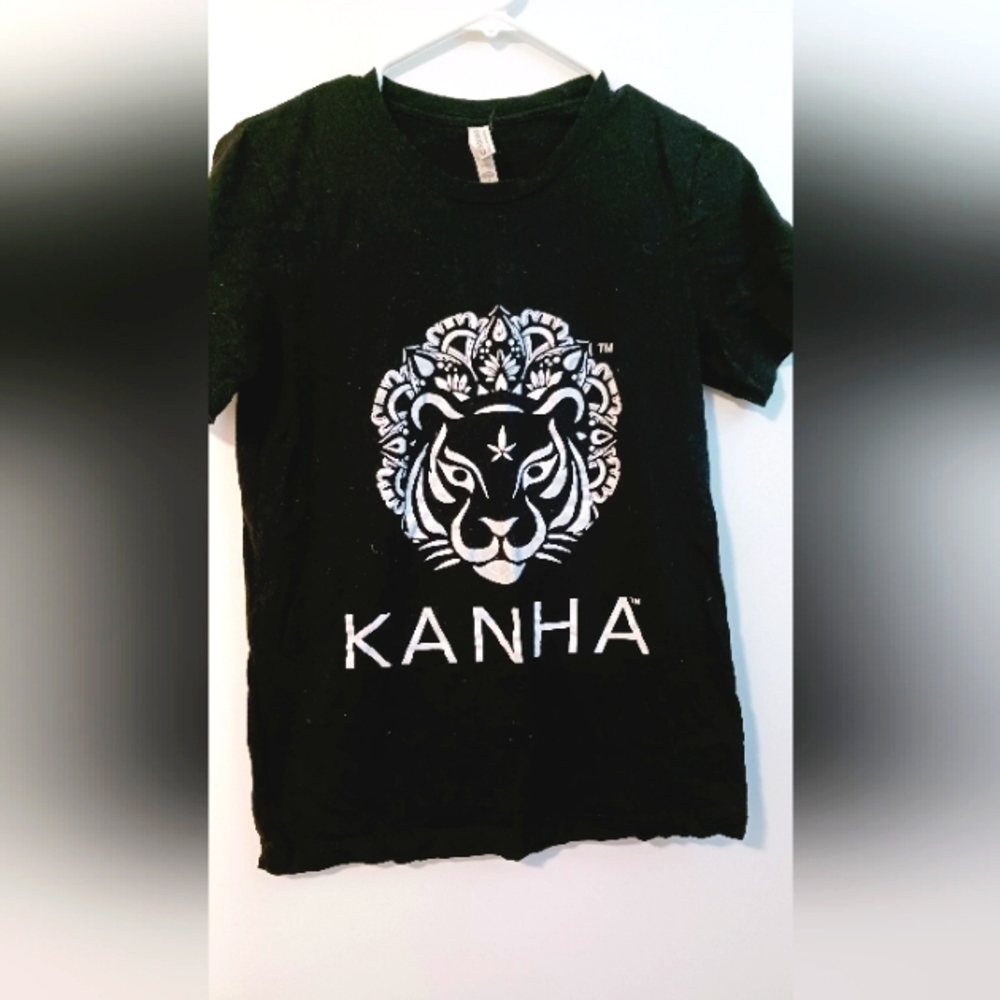 420 KANHA Tshirt. Size Small. 💚
